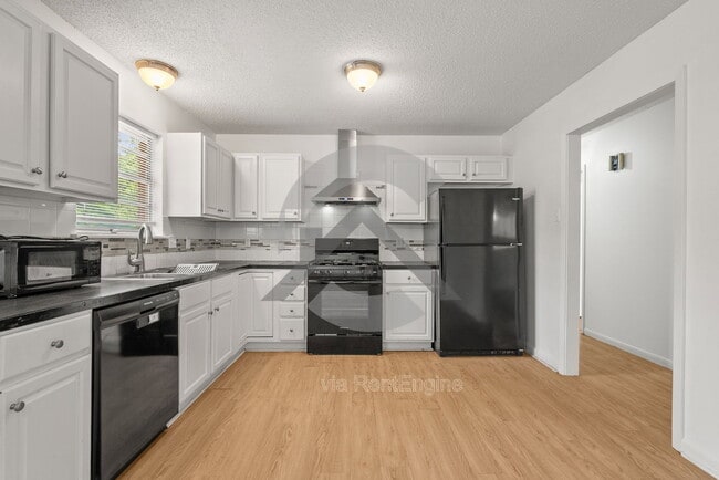 Photo - 9409 Cerelle Dr