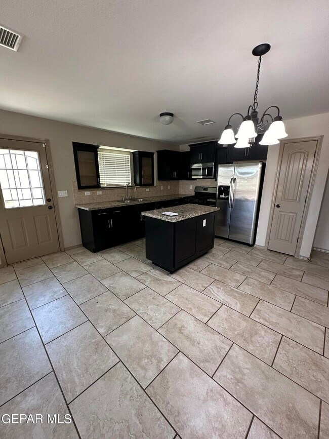 Photo - 4925 Vincent James St