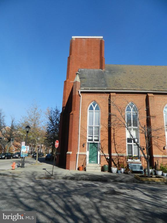 Photo - 126 W Henrietta St Townhome