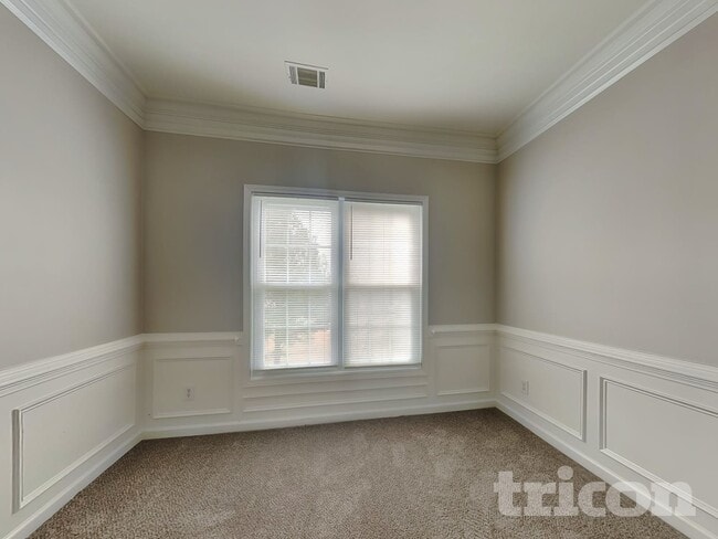 Photo - 824 Tibwin Pl SE