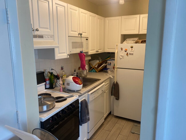 Photo - 200 Kelton St