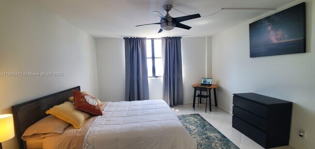 Photo - 2450 NE 135th St Unidad 803