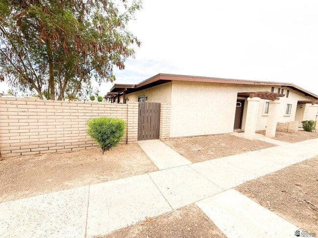 Building Photo - 1465 E Laguna Pl Unit 4