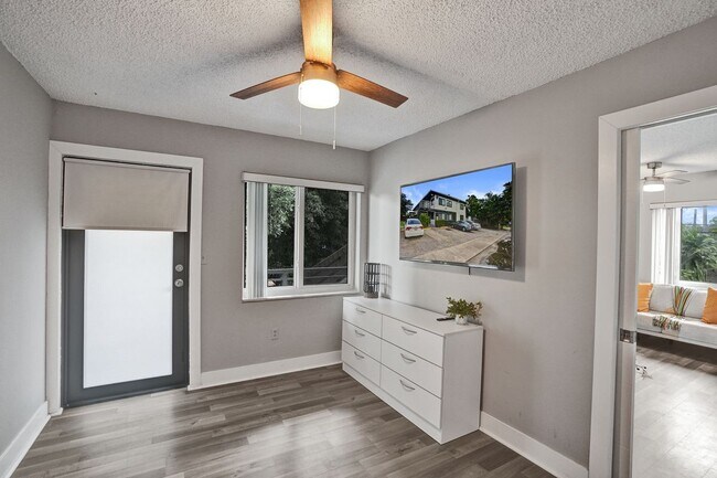 Photo - 335 SW 20th St