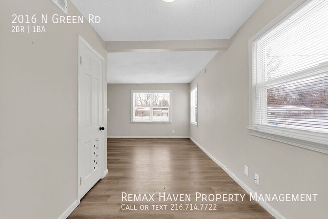 Photo - 2016 N Green Rd