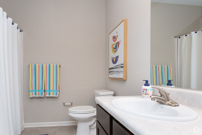 2 BR, 2 BA - 891 SF
