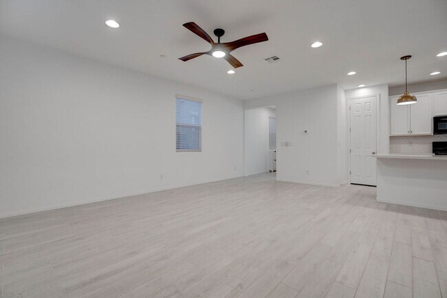 Photo - 111 Balsam Leaf Ct