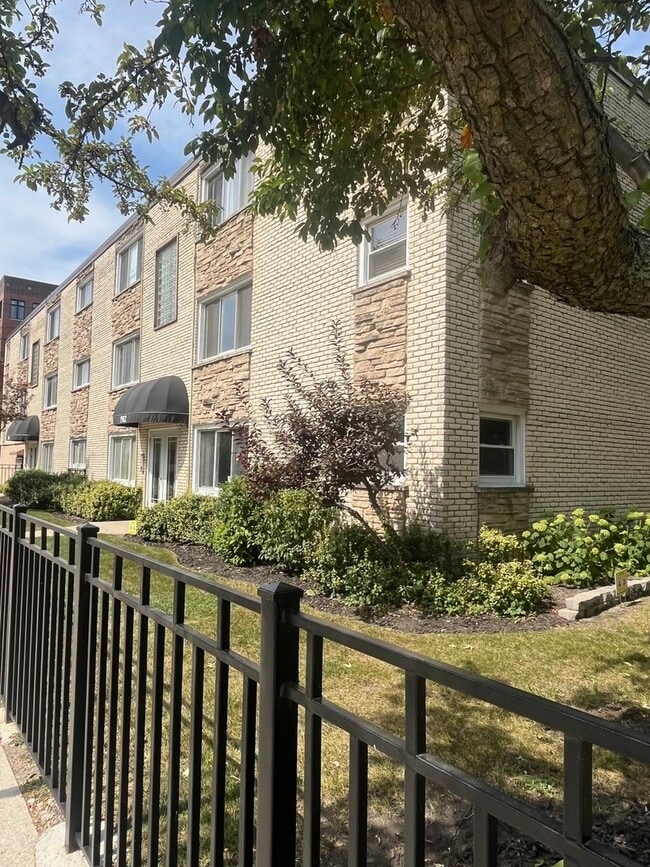 Building Photo - 7952 Madison St Unit 3W
