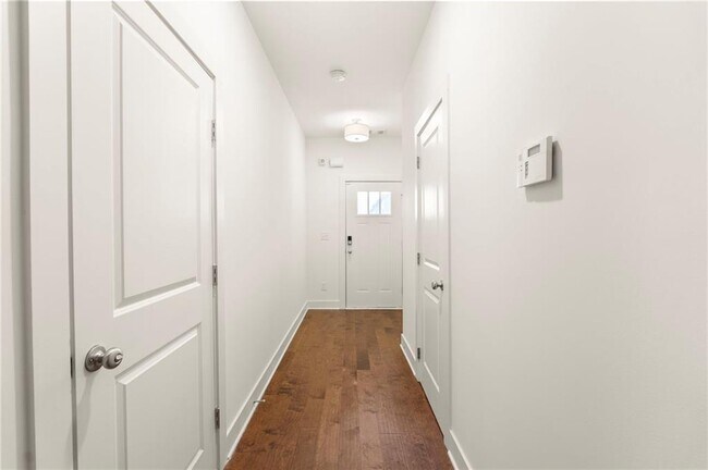 Photo - 1833 Edgehill Dr