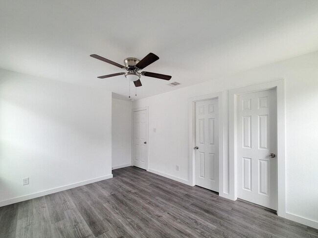Photo - 8122 Sterlingshire St