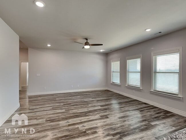 Photo - 1021 Pebble Pass