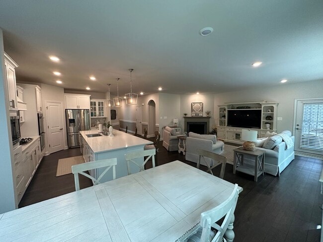 Photo - Covered Bridge Trail Single Family home!