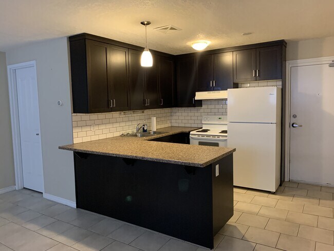 Building Photo - 30-30 Westmount Rd W Unit 21