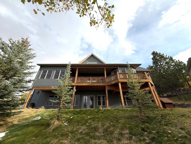 Photo - Absolutely Stunning, 6-Bed 3.5 Bath Execut...