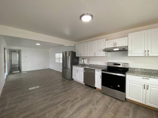 Photo - 12 Shoreland Dr