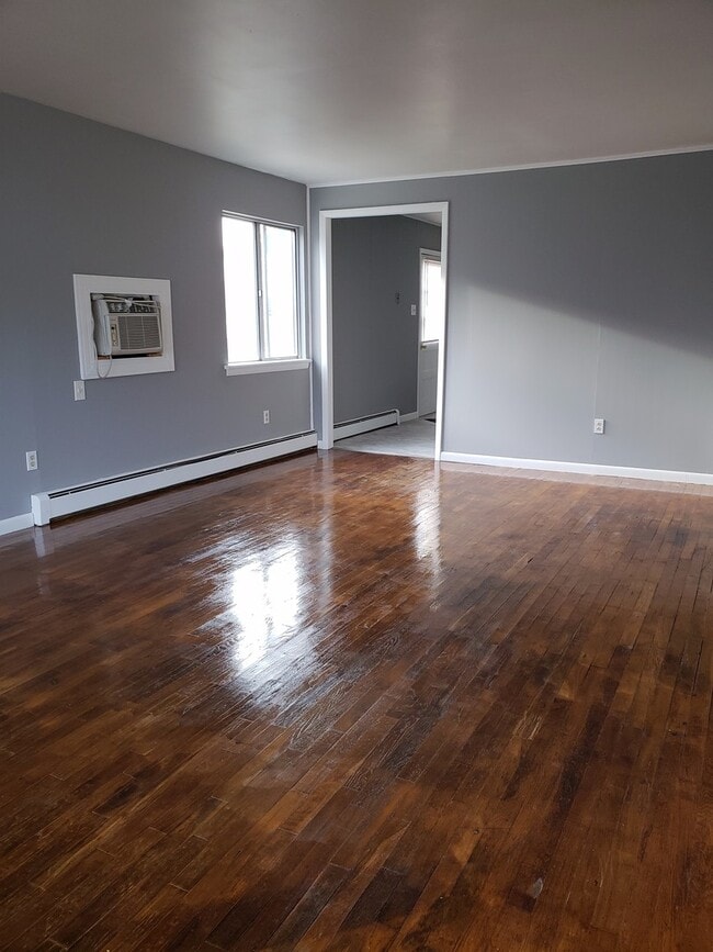 Building Photo - Beautiful 3 bedroom 1.5 Bathroom unit located within East Pennsboro Area School District