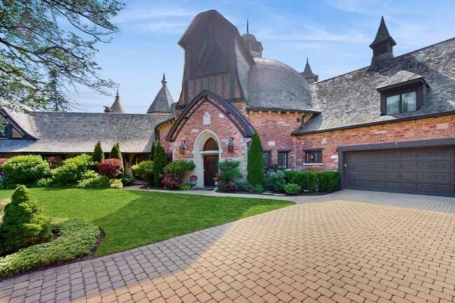 570 Hathaway Cir