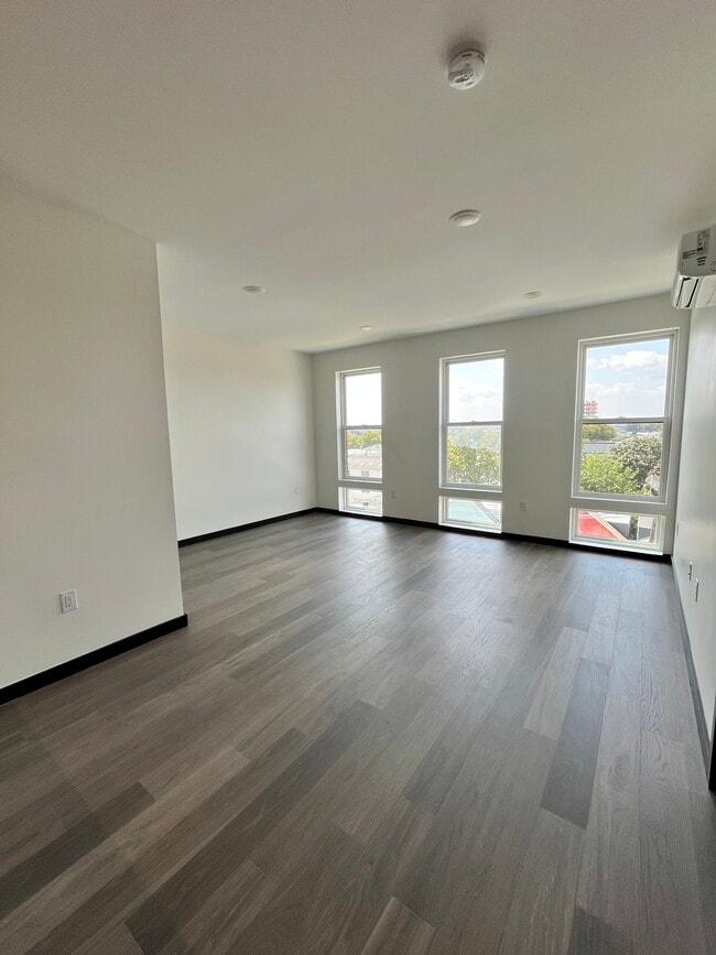 132 Mallory Ave 510 - 138 Mallory Ave