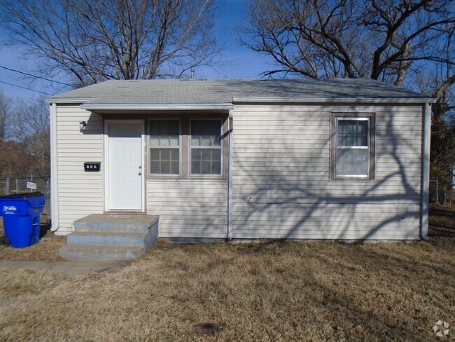 Building Photo - Central Location Rental