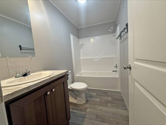 Photo - 705 W 8th St