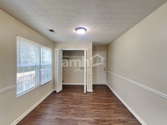 Photo - 1509 Locomotive Dr NE