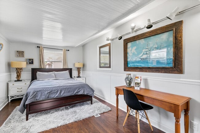 Photo - 8136 Albatross Rd