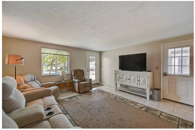 Photo - 646 Circlewood Dr