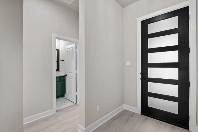 Photo - 139 Amaranth Wy