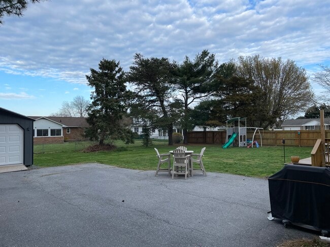 Photo - 18429 Linden Ln