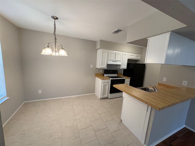 Photo - 312 S Poplar St Unit 4