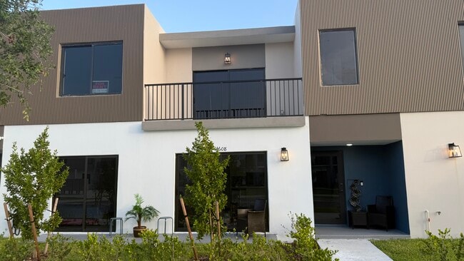 Building Photo - 14608 SW 261st Ter Unit 14608 sw 261 terras Rental