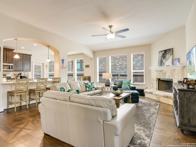 Photo - 5431 Saffron Rose