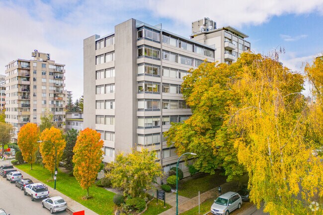 Building Photo - The Everest