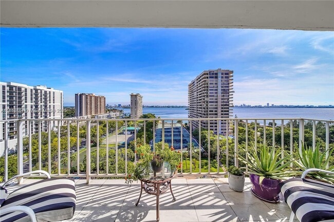 Building Photo - 11111 Biscayne Blvd Unit 12G