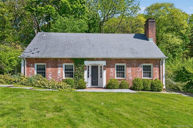 Photo - 490 Duck Pond Rd