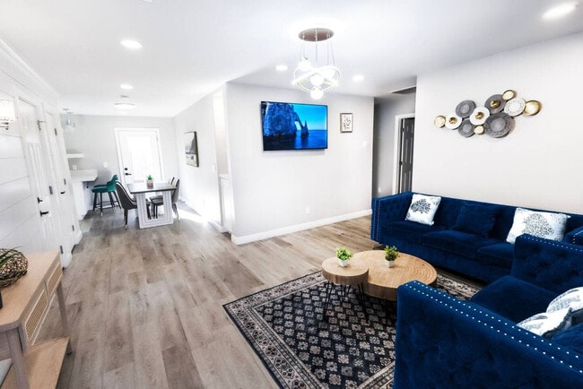 Building Photo - 451 E Lincoln Ave Unit ID1471809P