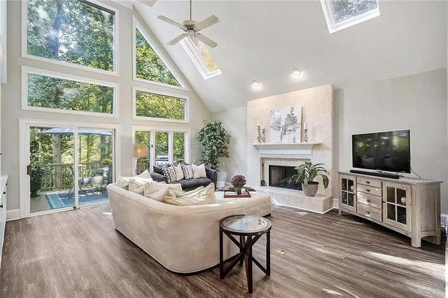 Photo - 930 Manchester Pl NW