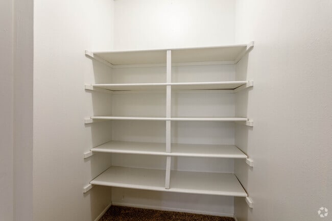 1BR, 1BA - 636SF