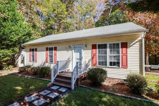 Photo - Available Now! Lovely Midlothian Rancher!