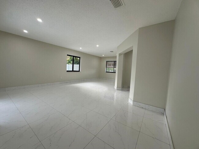 Building Photo - 14480 SW 112th St Rental