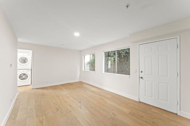 Photo - 231 E Hyde Park Blvd Unit 1