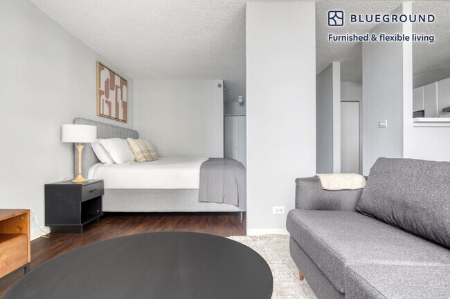 Photo - 445 E Ohio St Unidad SI FL35-ID448