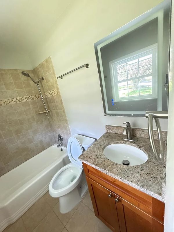 Photo - 1260 Kenmore Dr
