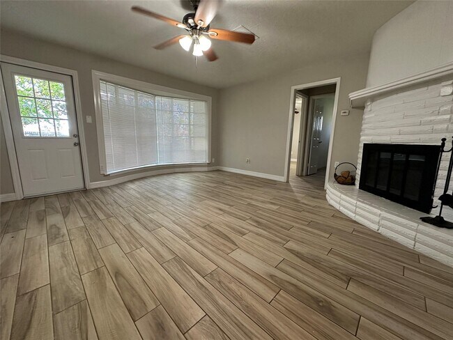 207 Brigadoon Ln