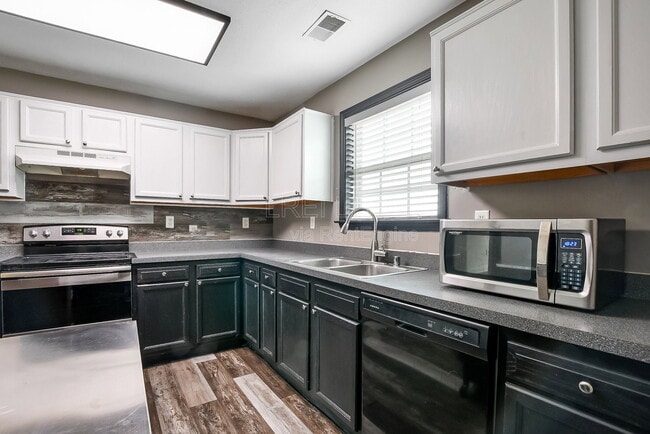 Photo - 697 Red Hill Rd