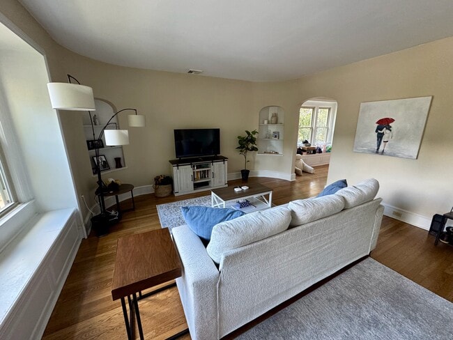 Livingroom - 638 Taylor Ave Unit 2