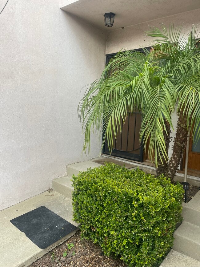 Building Photo - 10411 S Van Ness Ave Unit Van ness