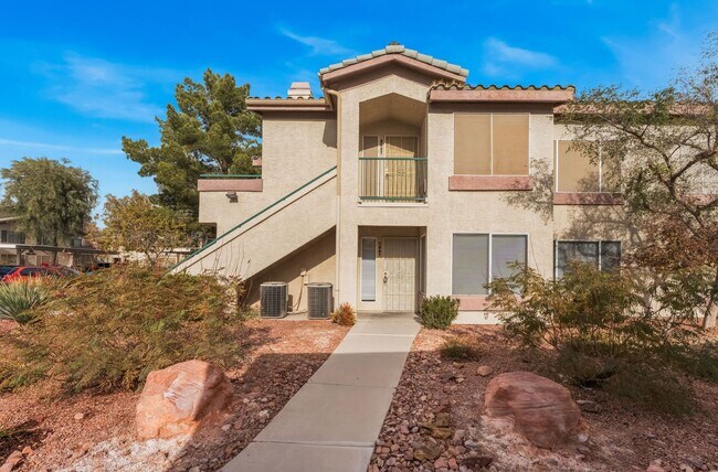 Photo - Beautiful, upgraded 2 bd/2ba condo located in the heart of the Whitney Ranch area! Unidad 1067