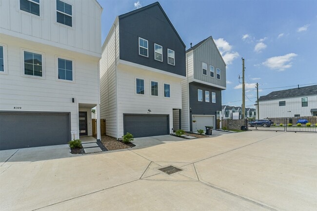 Photo - 8321 Springwood Cyn Ln