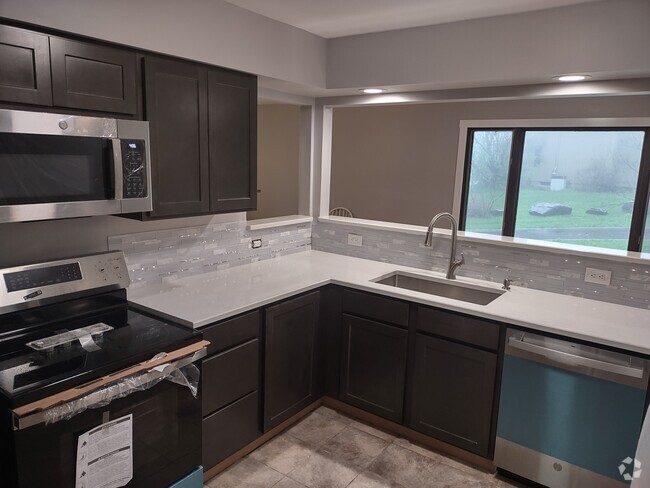 Building Photo - 8620 Salt Springs Rd Rental
